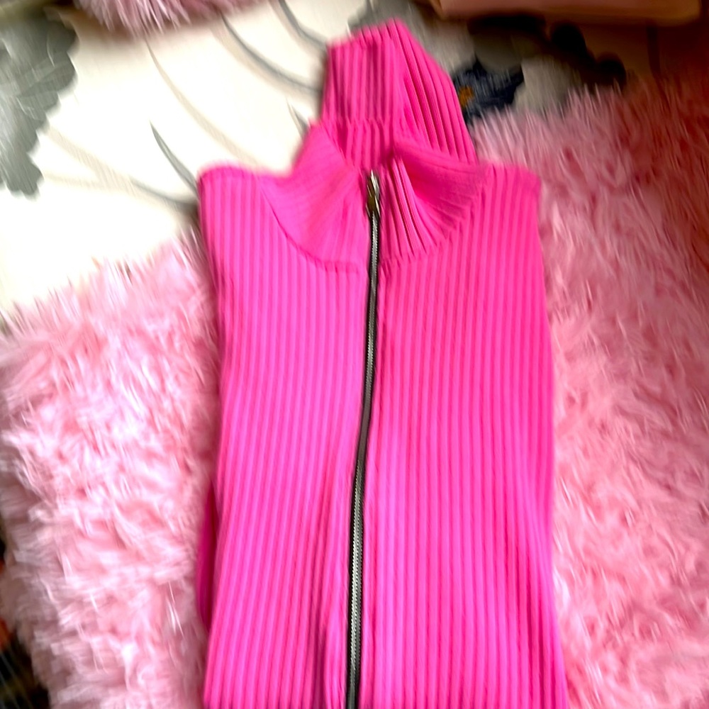 Cotton Citizen. Ibiza turtleneck   Hot pink. Size Small